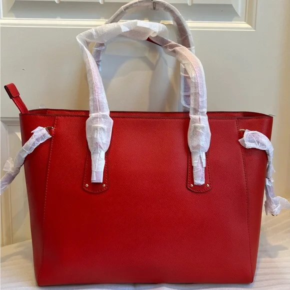 NWT Michael Kors Voyager MediumLeather Tote Bag